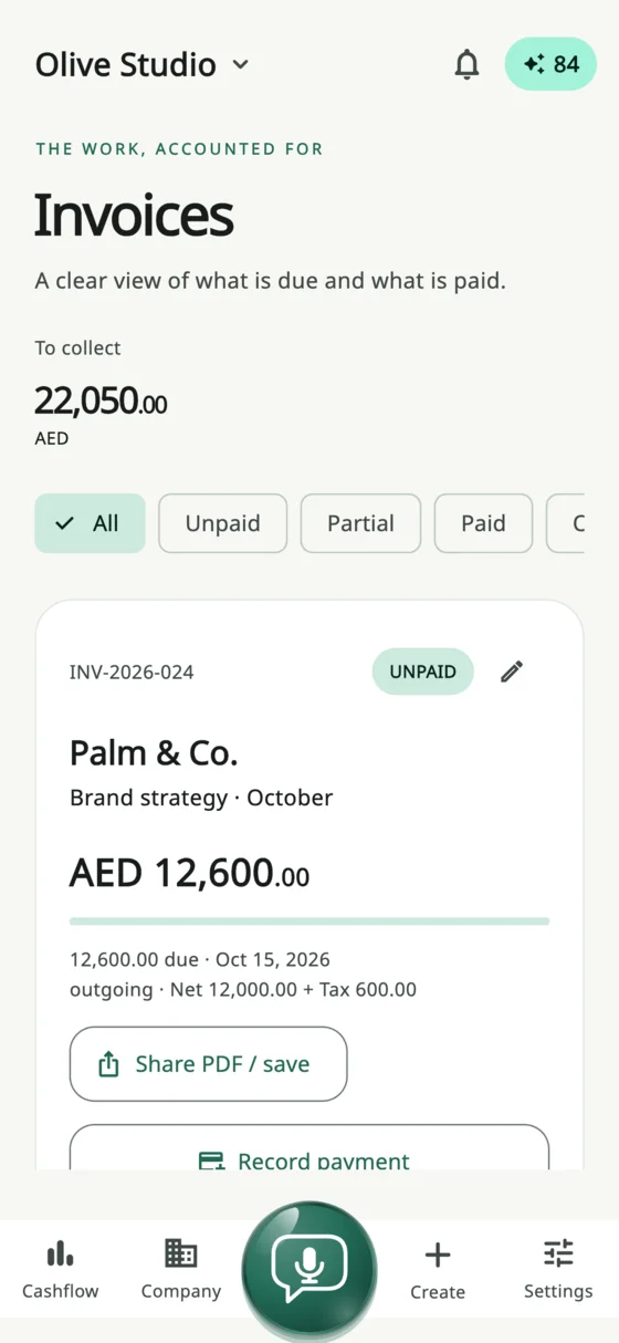 InvoiceLM mobile app: invoices list with amount to collect and payment status